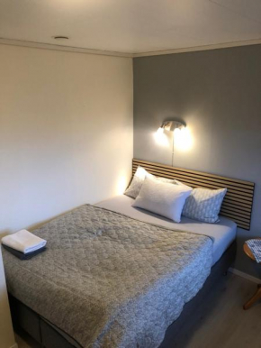 Privat rom i rolig gate